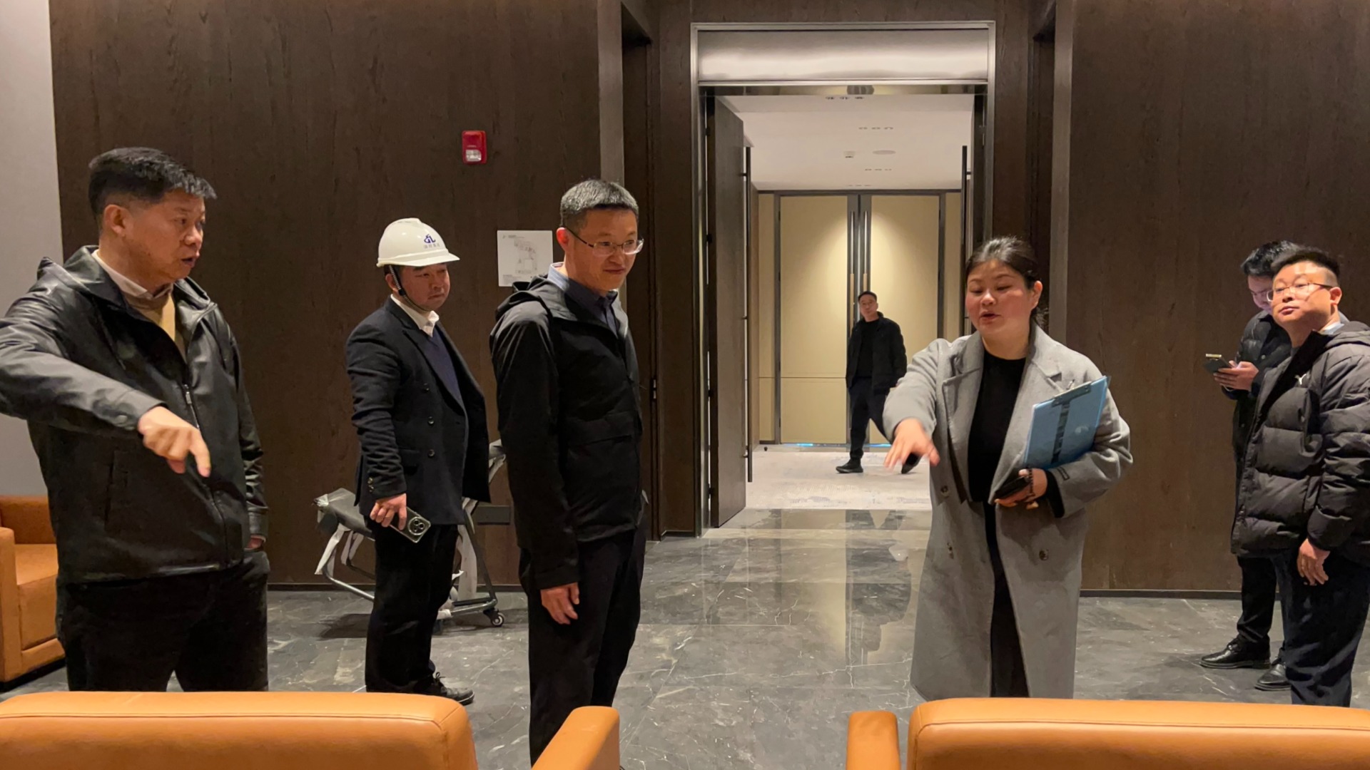 集团总经理带队检查城市综合体装修进程  全力推动项目建设提速增效